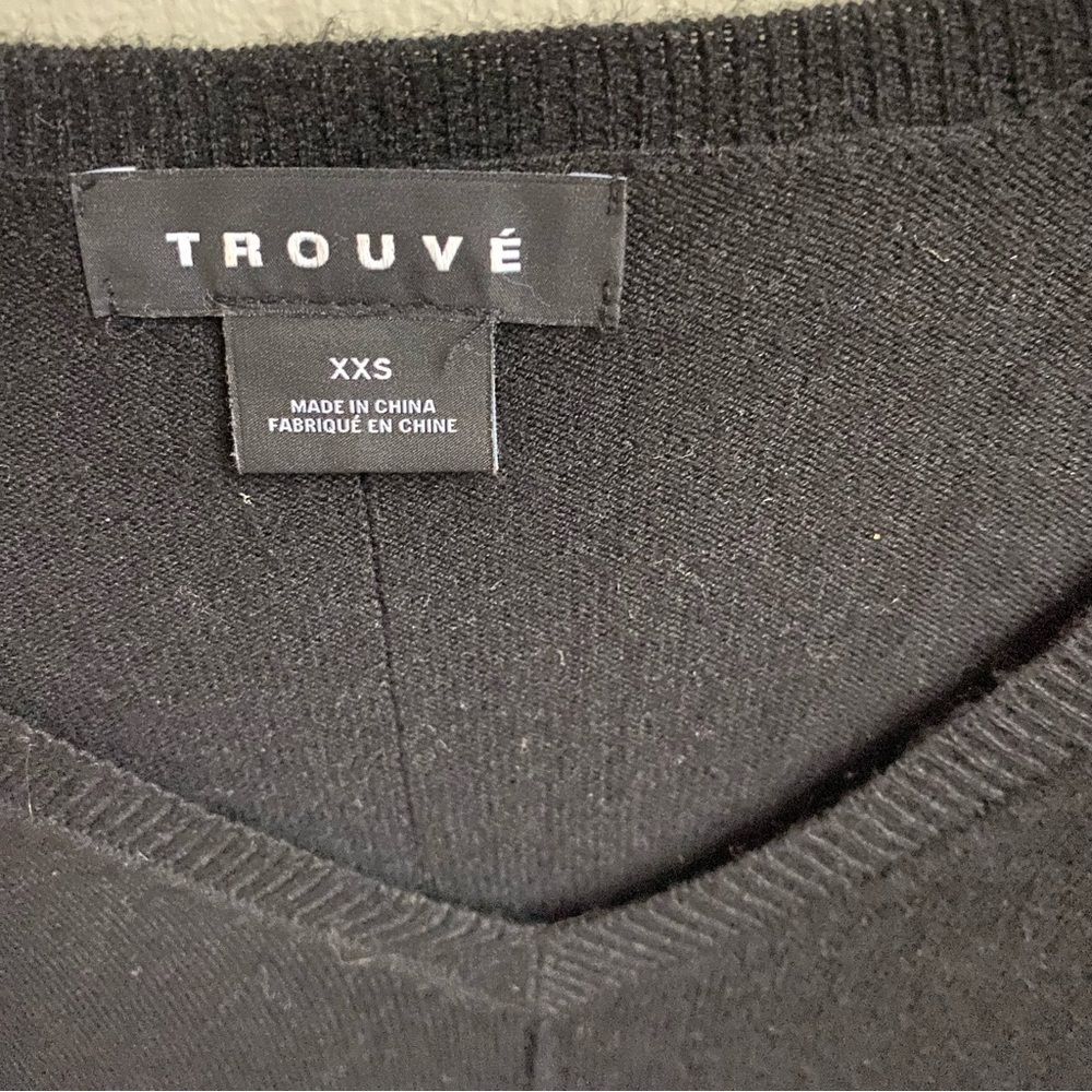 Everyday V-Neck Sweater (Set of 2) - Picture 11 of 12